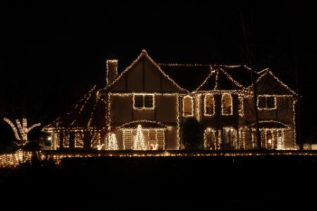 Christmas Lighting Techniques for Rooflines, Dormers, and Architectural Peaks Thumbnail